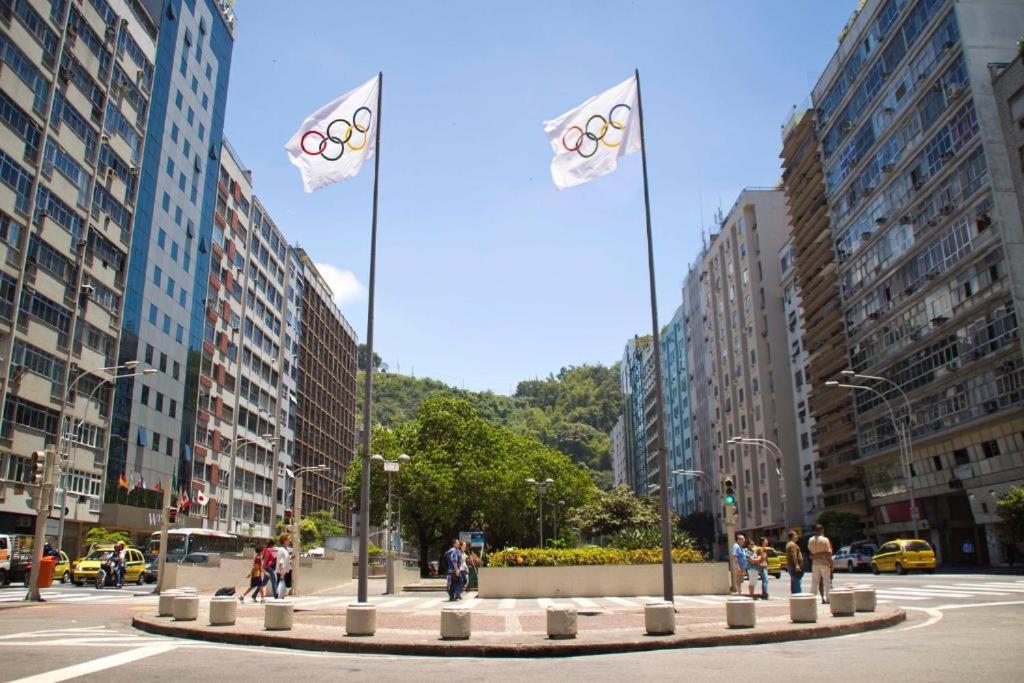 Copacabana Beach Apartment: 3 Bedrooms, 4 Baths, Air Con & Wi-Fi Rio de Janeiro Exterior photo