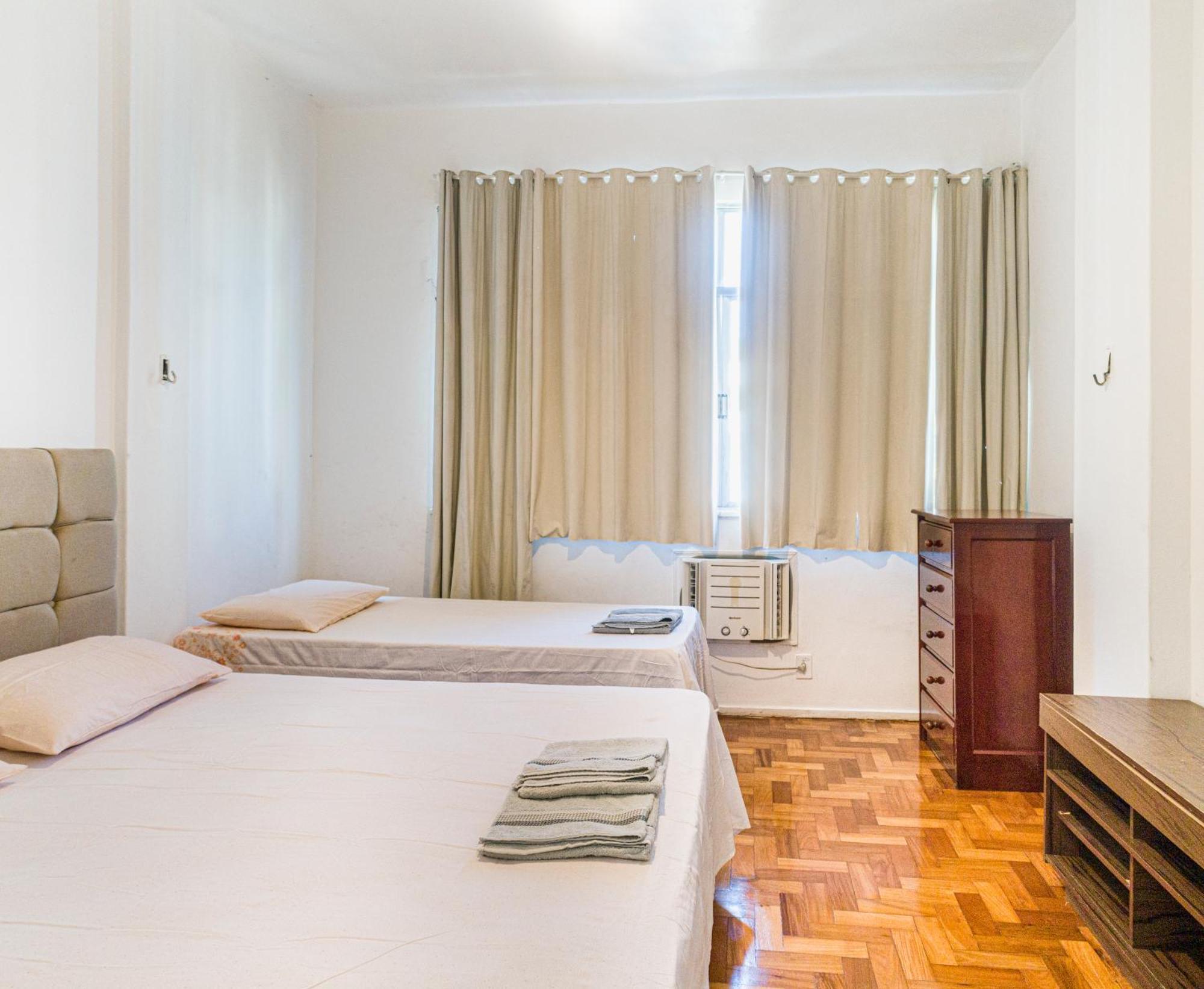 Copacabana Beach Apartment: 3 Bedrooms, 4 Baths, Air Con & Wi-Fi Rio de Janeiro Exterior photo
