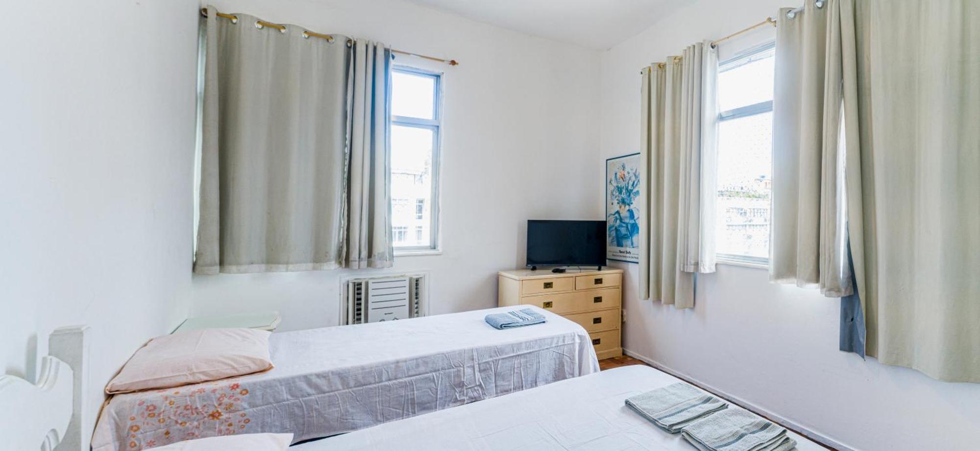 Copacabana Beach Apartment: 3 Bedrooms, 4 Baths, Air Con & Wi-Fi Rio de Janeiro Exterior photo