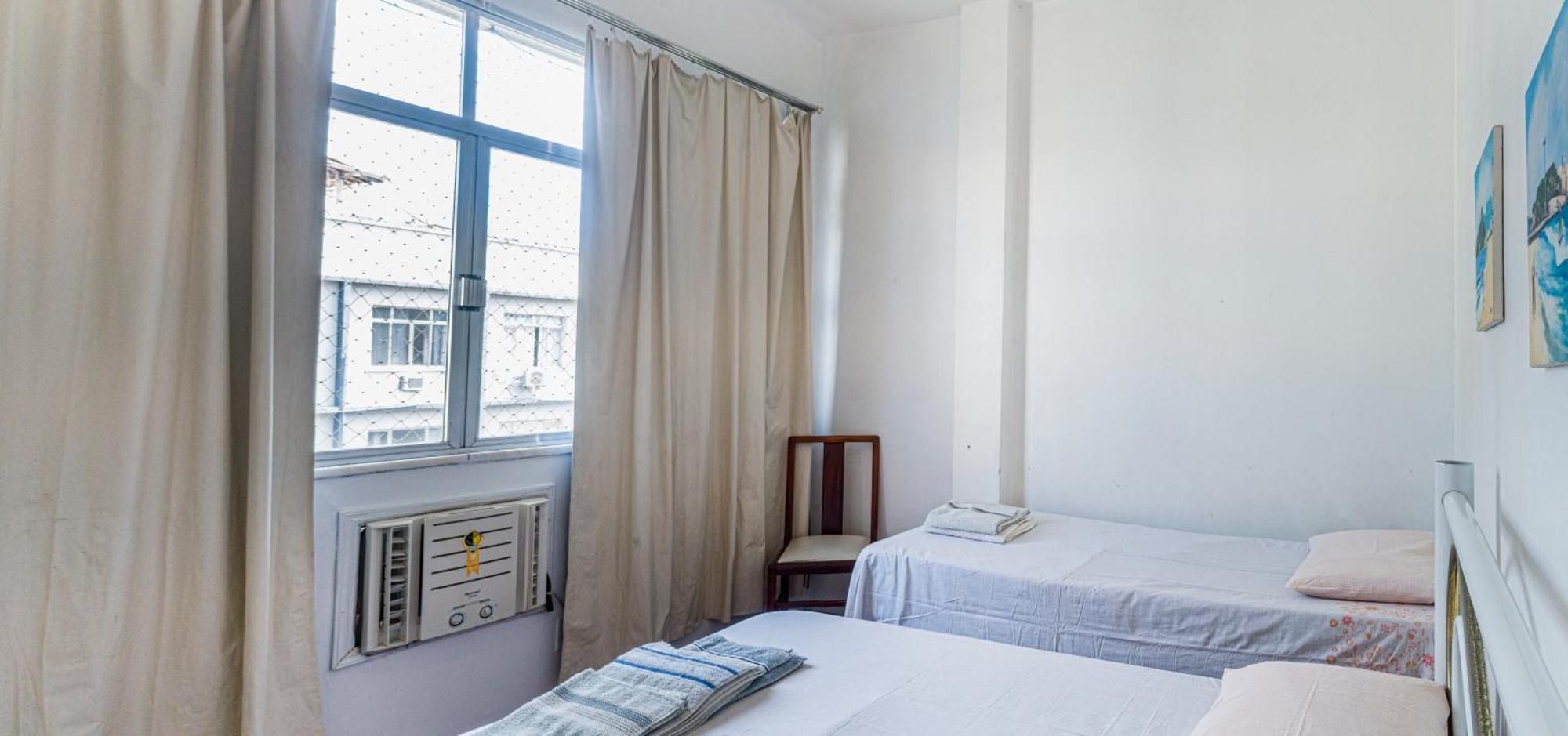 Copacabana Beach Apartment: 3 Bedrooms, 4 Baths, Air Con & Wi-Fi Rio de Janeiro Exterior photo