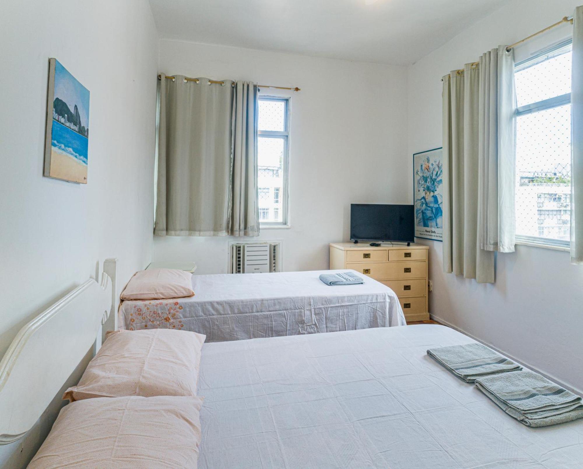 Copacabana Beach Apartment: 3 Bedrooms, 4 Baths, Air Con & Wi-Fi Rio de Janeiro Exterior photo